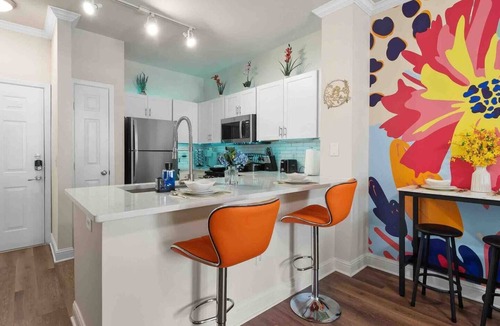 Houston Apartment | Paradise Land-1BR Pool View/NRG/MedCenter/Galleria