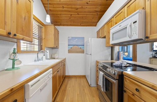 Reeds Spring House | Paradise Lodge 2 Bedroom Home by RedAwning