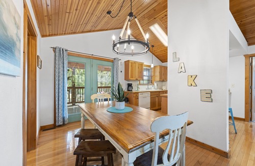 Reeds Spring House | Paradise Lodge 2 Bedroom Home by RedAwning