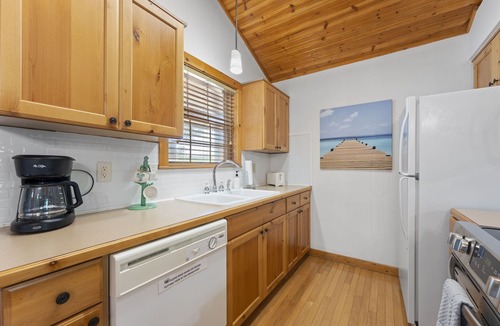 Reeds Spring House | Paradise Lodge 2 Bedroom Home by RedAwning