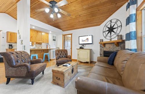 Reeds Spring Cabin | Paradise Lodge Home