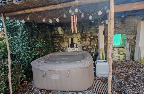Louvie Juzon Villa | Paradise lost swimming pool jacuzzi billiards table soccer.