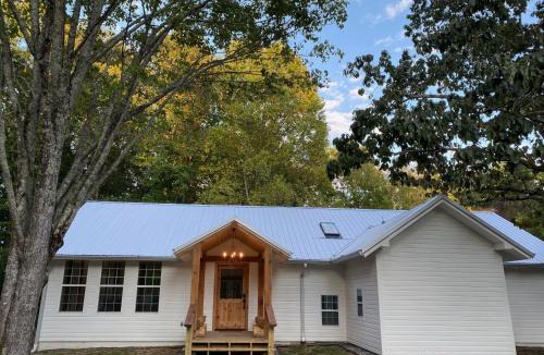 Signal Mountain House | Paradise Meadows Farmhouse