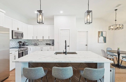 Waxahachie House | Paradise, Modern Home, Pool & Hot Tub