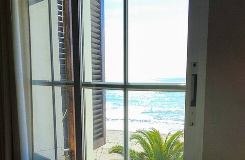 El Francas House | PARADISE on the beach. WIFI. Sun all year