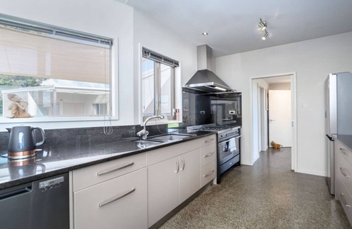 Martinborough Villa | Paradise on Campbell