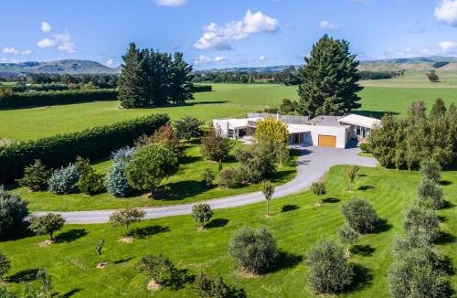 Martinborough Villa | Paradise on Campbell