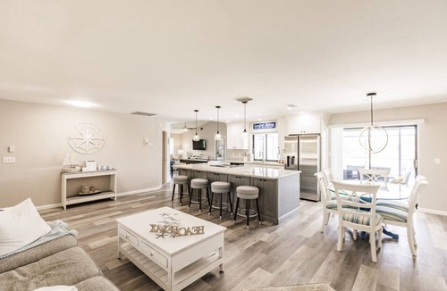 Caloosahatchee House | Paradise on Everest: 3 Bedroom Waterfront Heated Pool Home. Minutes to the Gulf