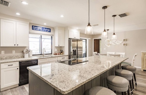 Caloosahatchee House | Paradise on Everest: 3 Bedroom Waterfront Heated Pool Home. Minutes to the Gulf