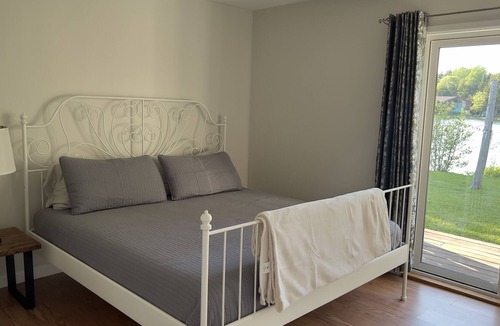 Saint John House | Paradise on Lake Douglas