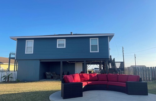 Cedar Lane House | Paradise on Neptune. Saltwater canal, minutes to ICW and beach.