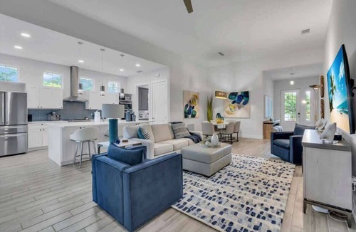 Arlington Park House | Paradise on Prospect w/Htd Saltwater Pool