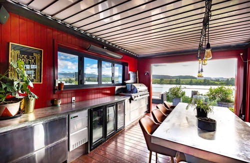 Mangakino House | Paradise on the edge of the lake