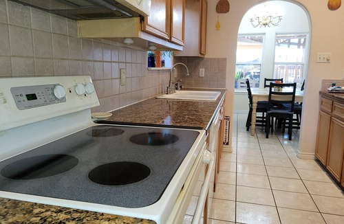 Corpus Christi Condo | Paradise On The Island Canal 4/2 W Pool & Hot Tub
