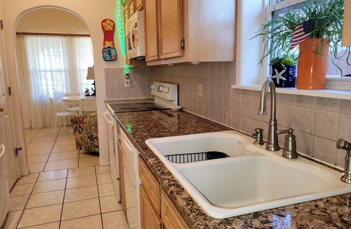 Corpus Christi Condo | Paradise On The Island Canal 4/2 W Pool & Hot Tub