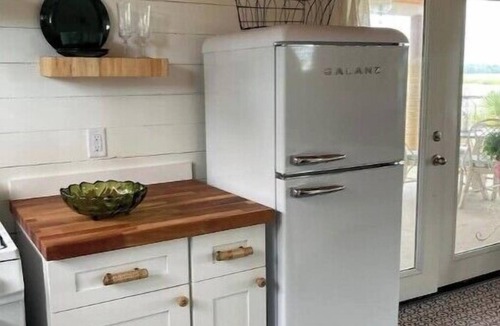 Midway House | Paradise on the water.