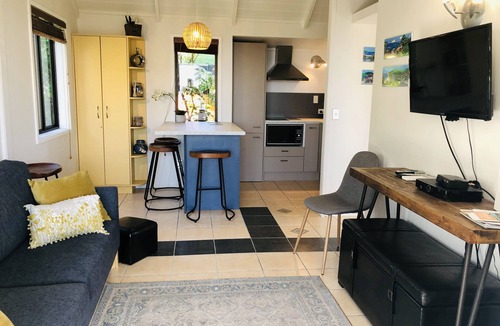 Waiheke Island Villa | Paradise Palm Beach, Hot tub!