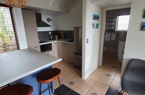 Waiheke Island Villa | Paradise Palm Beach, Hot tub!