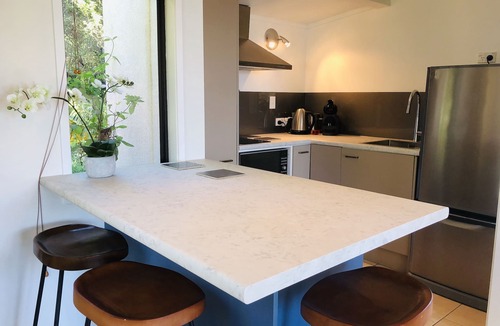 Waiheke Island Villa | Paradise Palm Beach, Hot tub!