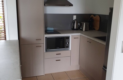 Waiheke Island Villa | Paradise Palm Beach, Hot tub!