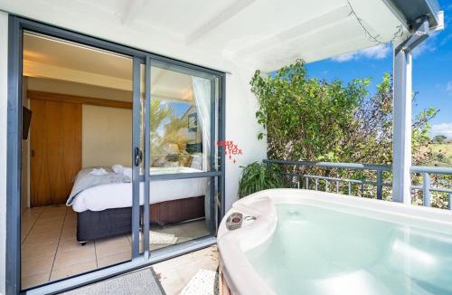 Palm Beach Villa | Paradise Palm Beach, Hot Tub