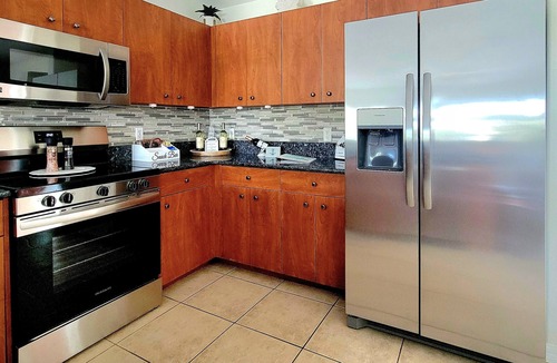 Englewood East House | Paradise Palms Retreat
