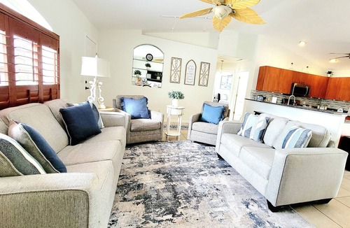Englewood East House | Paradise Palms Retreat