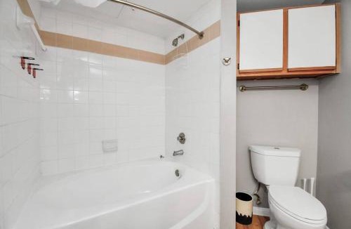 Woodlake - Briar Meadow Apartment | Paradise Parkway 3 Beds Near Galleria With Garage