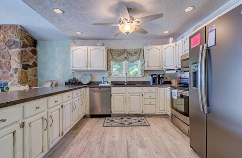 Moneta House | Paradise - Pet-Friendly/Private Pool/Firepit/Sunset Views