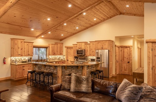Summit Estates Cabin | Paradise Pines. Walk to Summit, new home in our portfolio, relax and have fun. 3x2 promo!