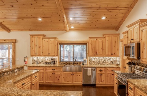Summit Estates Cabin | Paradise Pines. Walk to Summit, new home in our portfolio, relax and have fun. 3x2 promo!