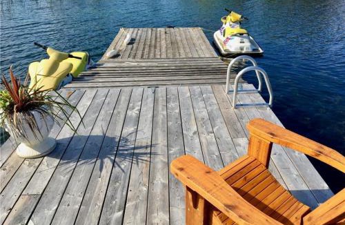 Miller Lake House | Paradise Pines Waterfront BEACHDock