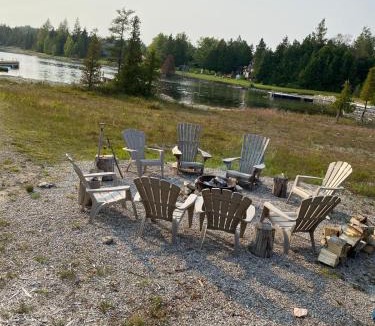 Miller Lake House | Paradise Pines Waterfront BEACHDock
