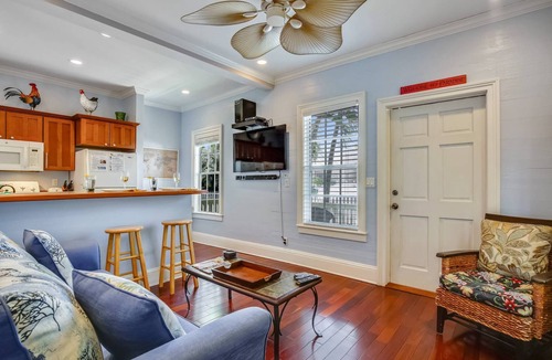 The Meadows House | Paradise Place by AvantStay | Key West Old Town Condo w/Shared Pool
