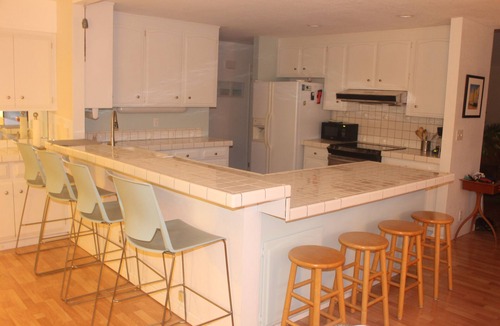 Discovery Bay House | Paradise Point. 1 minute to fast water and a beach! Pool, Spa, Dock. Sleeps 10