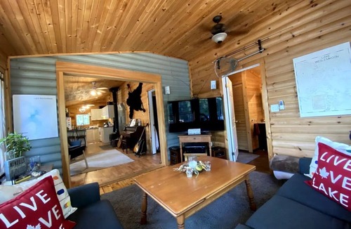 Tudor and Cashel Cottage | Paradise Point Cottage on Weslemkoon Lake