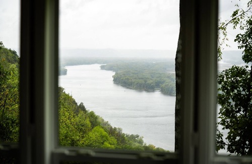 De Soto Cabin | Paradise Point- Sleeps 2 HOT TUB