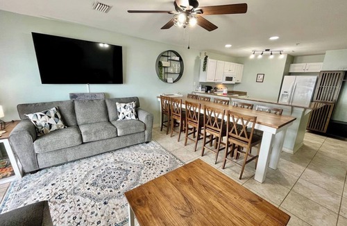 Innerarity Townhomes House | Paradise Point: Waterfront Unit with 2 Kayaks!