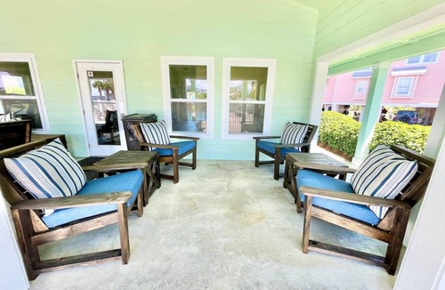 Innerarity Townhomes House | Paradise Point: Waterfront Unit with 2 Kayaks!