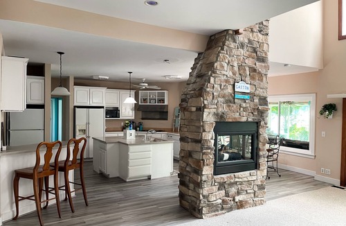 Littleton House | 💥PARADISE POINTE: 3 Floors, 7 BDR, 14 Beds, 19 Guests, PET FRIENDLY 🥇
