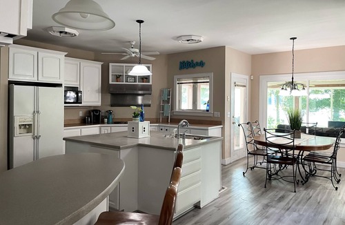 Littleton House | 💥PARADISE POINTE: 3 Floors, 7 BDR, 14 Beds, 19 Guests, PET FRIENDLY 🥇