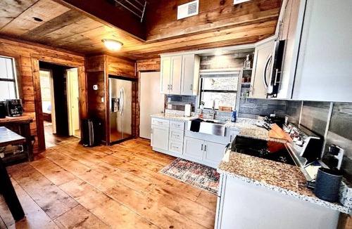 Gadsden House | < Paradise Pointe at the Lake >