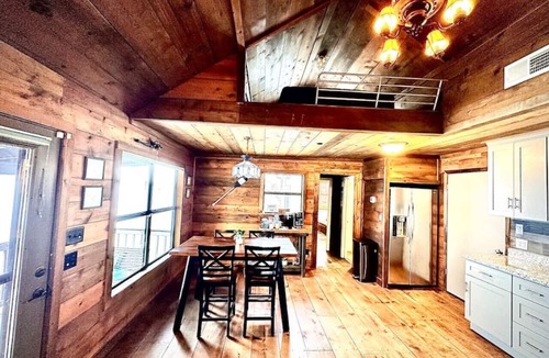 Gadsden House | < Paradise Pointe at the Lake >