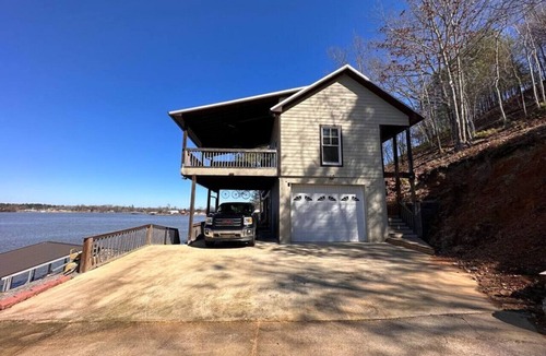 Gadsden House | < Paradise Pointe at the Lake >