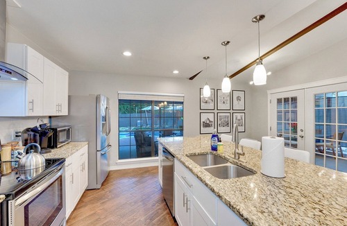 Wetmore House | Paradise Pool, FirePit, HotTub, Mini Golf, BBQ