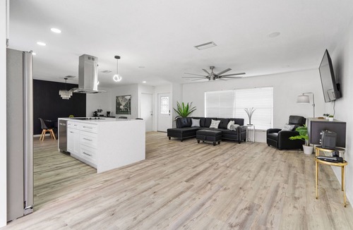 Tampa House | Paradise Pool Home with Canal Access