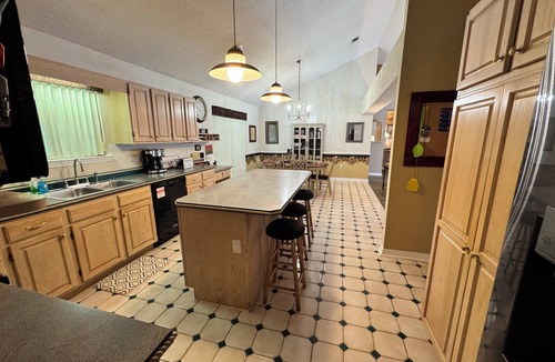 Crestview House | Paradise Pool less than 40miles from beaches!