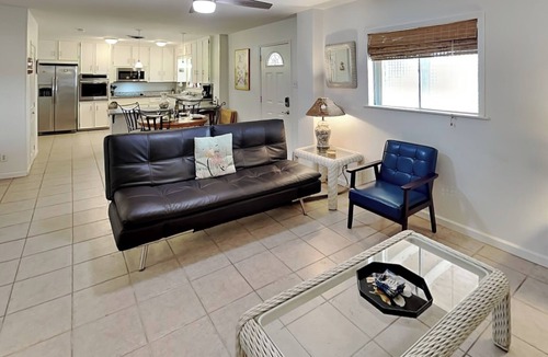 Shibui Sands House | Paradise Retreat | Pet Friendly, Walk to Beach!