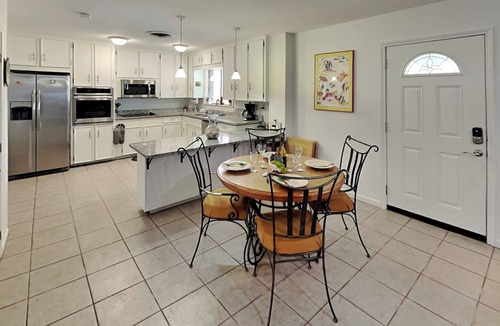 Shibui Sands House | Paradise Retreat | Pet Friendly, Walk to Beach!