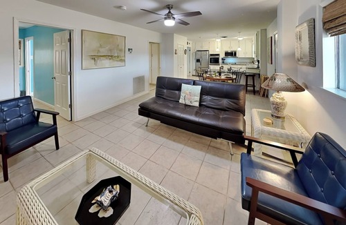 Shibui Sands House | Paradise Retreat | Pet Friendly, Walk to Beach!